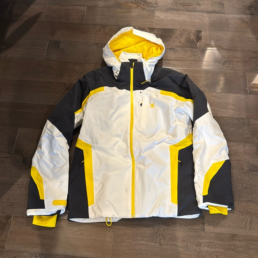 Men’s spyder ski jacket size medium